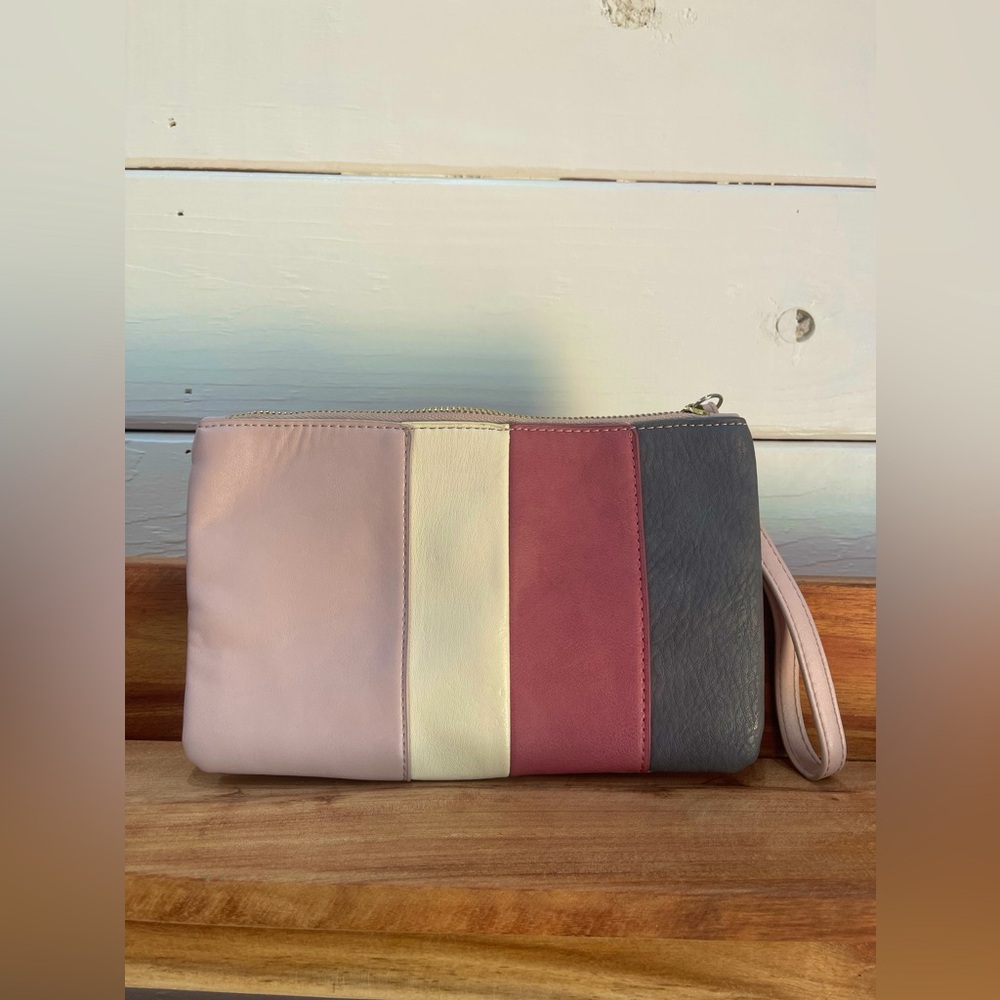 Women’s wristlet Charming Charlie